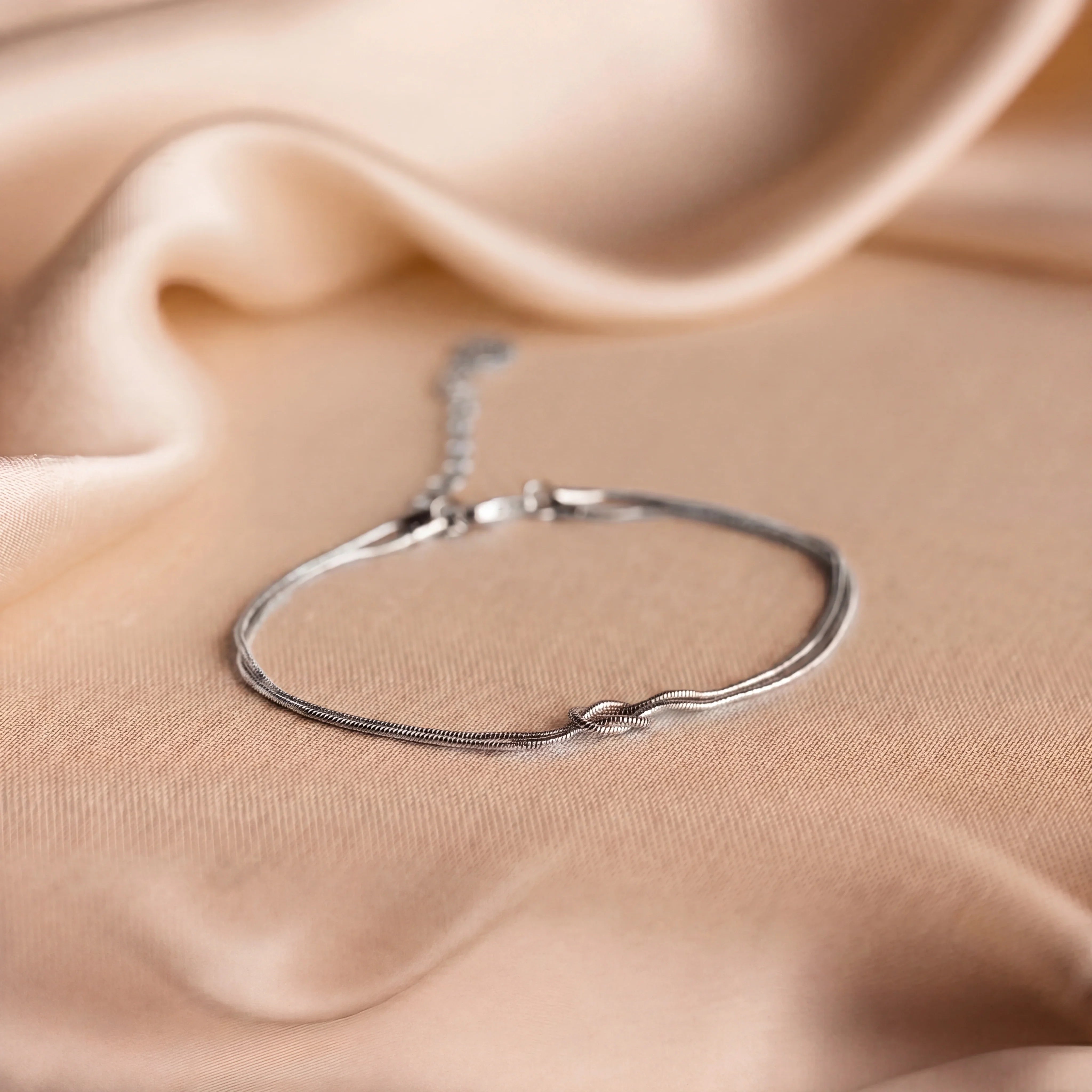 Forever Knot Bracelet – Meaningful Gift for Couples, Best Friends & Family